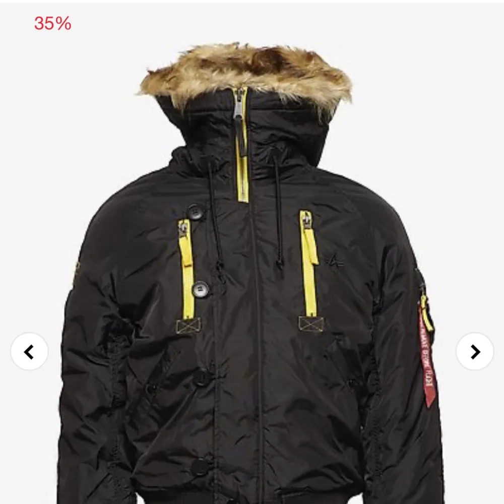 Jag säljer en svart Alpha Industries vinterjacka. Den passar perfekt till denna kylan Sverige erbjuder idag, anledningen till att jag säljer den är för att den har blivit för liten för mig. Kontakta mig så kan pris diskuteras samt eventuella frågor som dyker upp. Jackor.