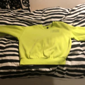 Hm Sweatshirt - Köpt för 1,5 år sen. Bra skick.