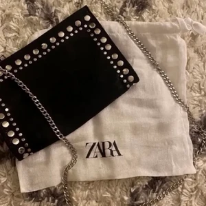 Söker - Söker denna väska från zara 100-200 kr kan jag tänkas betala för den (bilden är lånad)