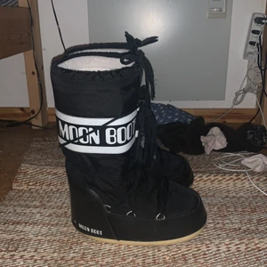 Byte moon boot - Hejj,jag har ett par moon boots som jag skulle vilja byta mot låga,dom e perfekt skick å inget fel på dom alls!