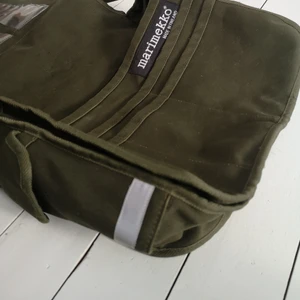 Marimekko väska  - Mycket snygg vintage väska i bra skick. Laptopp, kolegeblock m.m. får plats. Många bra fack stora som små. 