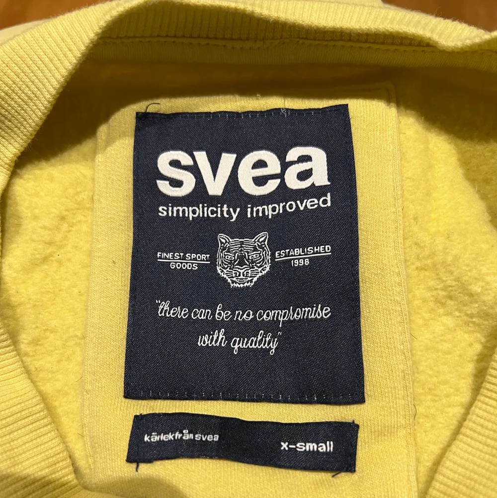 Oversized mjuk tröja från Svea. Storlek xs. Priset baseras på vikten!. Hoodies.