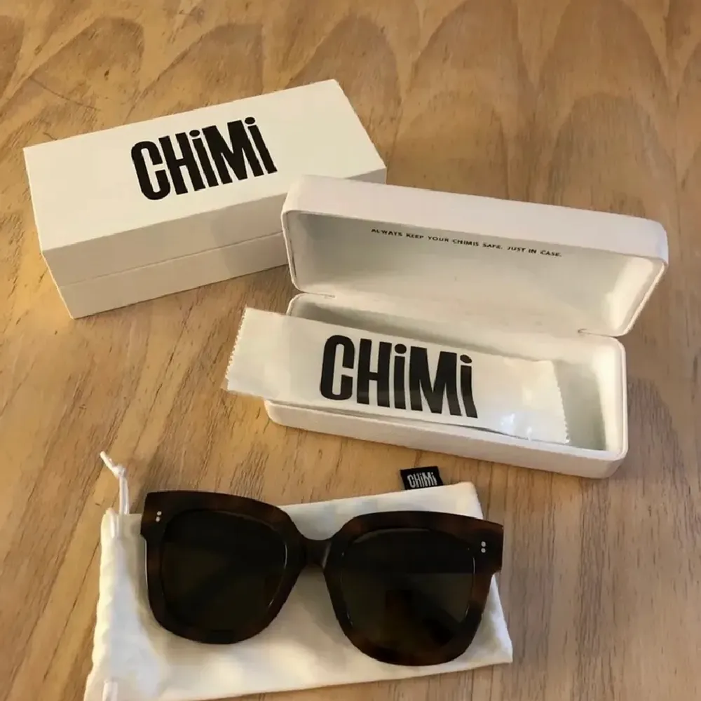 Superfina solglasögon från chimi eyewear. Aldrig använda köparen står för frakt 💕. Accessoarer.