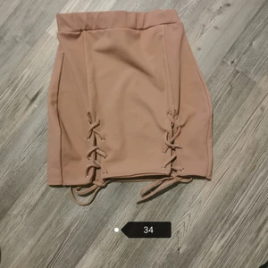 Strl 34 - Möts upp eller skickas mot portokostnad samfraktar givetvis 🥰