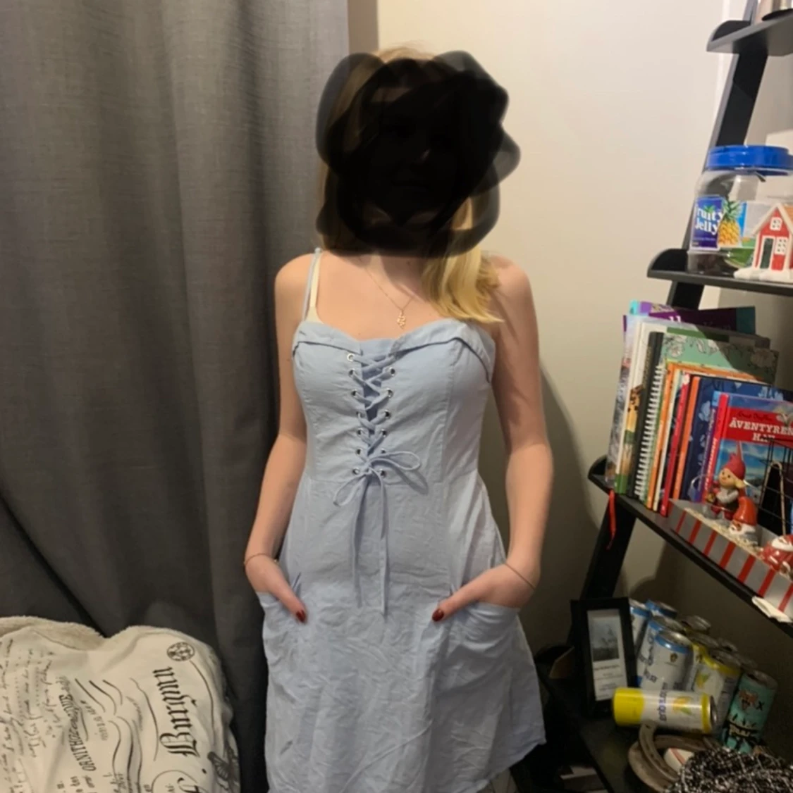 Söt ljus blå klänning.  - 90