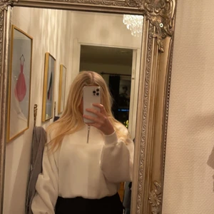 Tjocktröja Gina  - Köpt för cirka 5 månader sedan, aldrig använt 