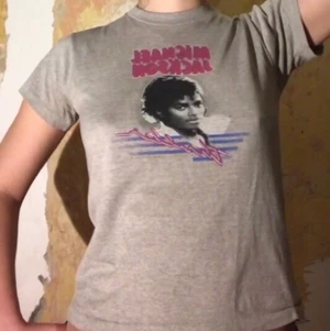 MJ Tshirt - Så skön Michael Jackson Tshirt. Säljer då det inte är min stil längre. Unik! Inte sett någonstans innan.