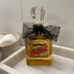 Juicy Cuoture Parfym 100ml - Juicy Cuoture Parfym 100ml. Endast använd ett fåtal gånger så i princip som ny.