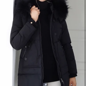 Cedrico jacka - Säljer åt min kompis då jackan är för liten för henne. Den är i bra skick. Är även kemtvättad