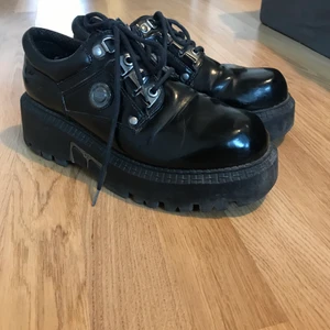 Chunky platåskor  - 200+ frakt Platåskor som jag köpte second hand men som tyvärr var lite väl stora.  Storlek 42 bra skick!                            