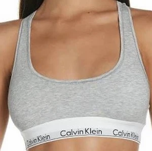 Calvin Klein topp - Knappt använd så i bra skick :), köptes för runt 449 vill drf få sålt för minst 200. 💗