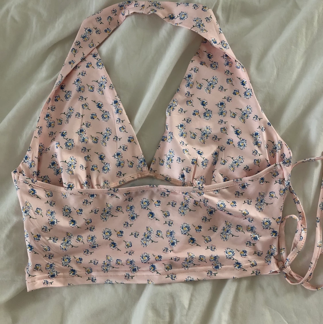 Gullig topp med öppen rygg - 90