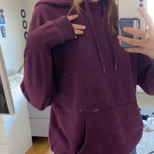 Lila hoddie  - Lila hoddie från Cubus,köpt för ganska så länge sen så den fins inte kvar i butiken,original pris 299kr