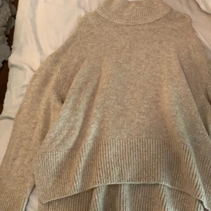 Storlek m - Om du är intresserad så skriv gärna privat eller om du vill ha flera bilder💕