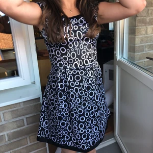 Klänning - Så fin klänning, begagnat men bra skick. Köpare står för frakt💕💕