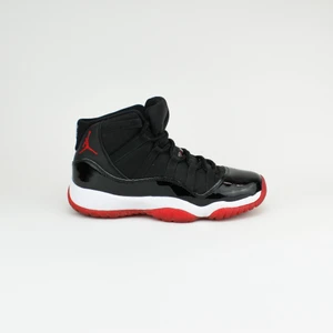 Air Jordan 11 ”Bred” - Preowned. No box. 