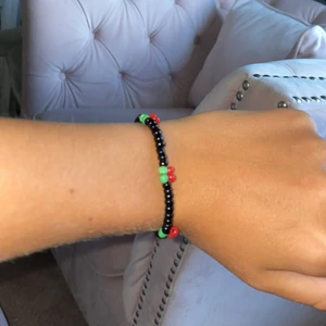 Körsbärs armband  - Går att få i alla olika färger!