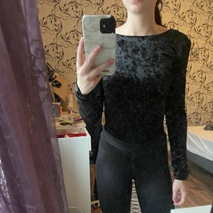 body  - Superfin body med öppen rygg från gina, använd ett fåtal gånger. Storlek xs. Endast swish och frakt tillkommer💞