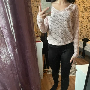 Tröja  - Tröja från only i storlek xs, använd en gång. Endast swish. Frakt tillkommer💞