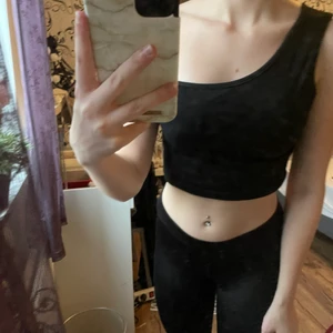 Topp  - Från zaful i storlek S, skulle mer säga xs. Endast swish och frakt tillkommer💞