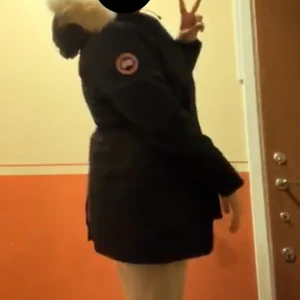 Canasta goose jacka - Äkta canada goose, strl l men mer som en m