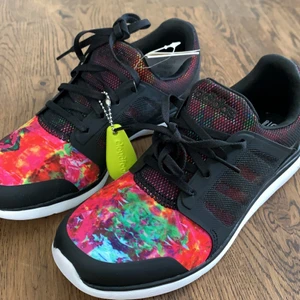 Adidas neo träningsskor  - Adidas neo träningsskor med cloudfoam ultra skosula. Aldrig använda. 
