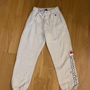 Champion mjukisbyxor  - Nästan aldrig använda, väldigt fina och skönt material💘