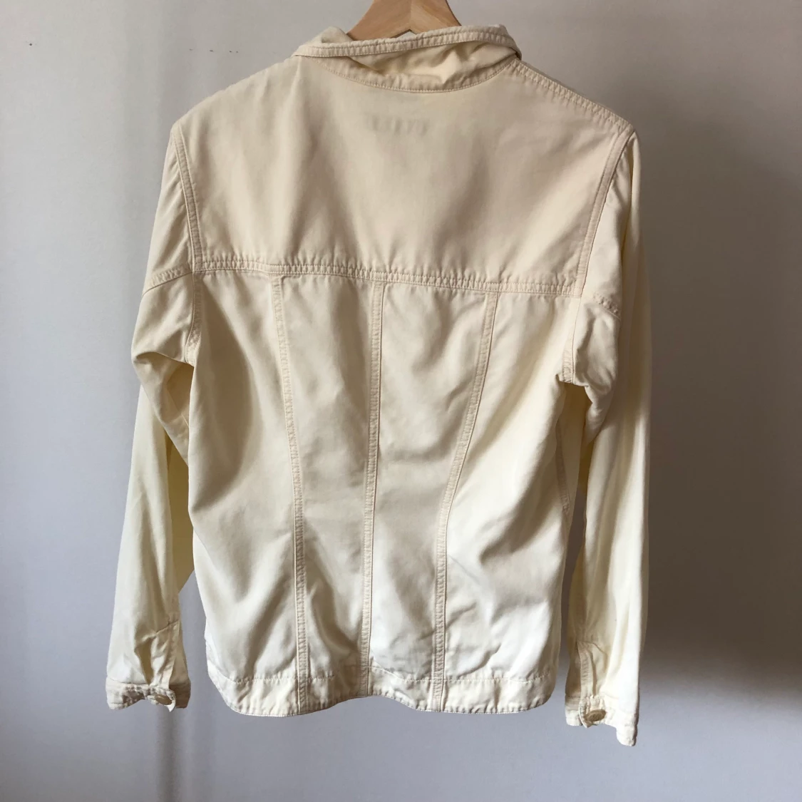 Cremefärgad jacka stl M - 91