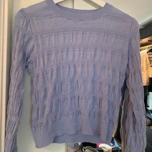 Långärmad tröja - Superdin blå/lila tröja från mango, aldrig använd.