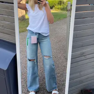 Helt nya jeans från pull and bear! Jättefina men var lite för små för mig, köpare står för frakt🥰