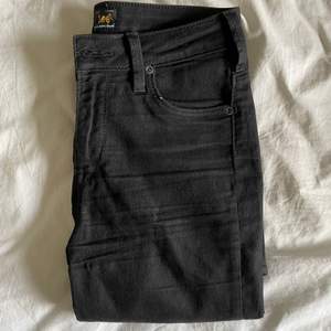 Svarta jeans från märket Lee. Frakt tillkommer🌈📦