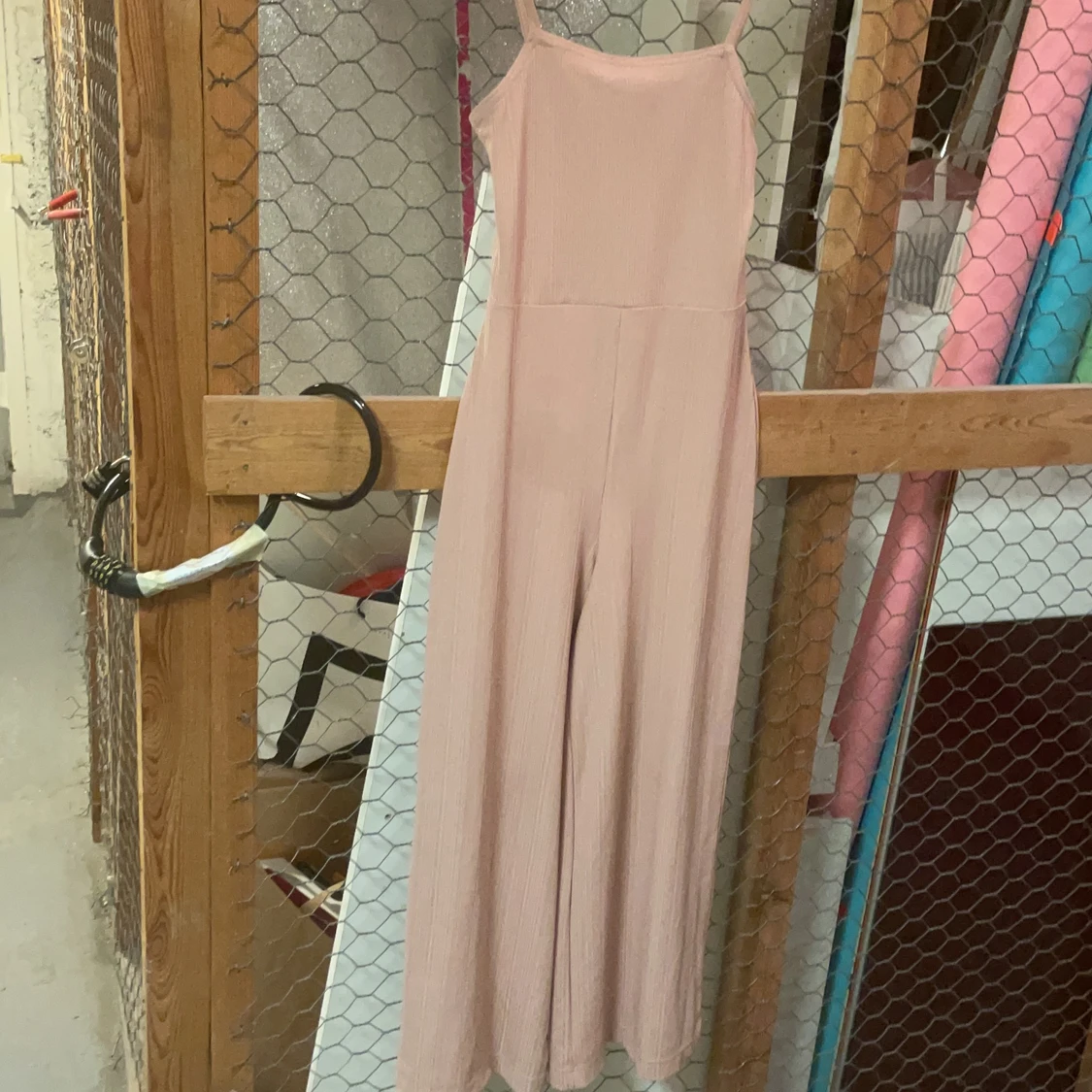 Nude rosa byxdress jumpsuit