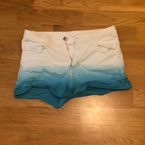 Shorts, blå, vita - Bra skick. Använt ganska mycket. Alltid frakt💕