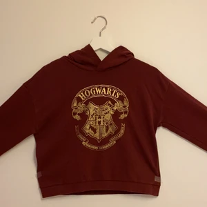 H&M tröja strl xs - The shirt is comfortable, it just got small for me.✨ Frakt kostar 50kr exstra