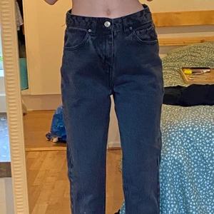 Jeans - Jeans i storlek 34, knappt använda