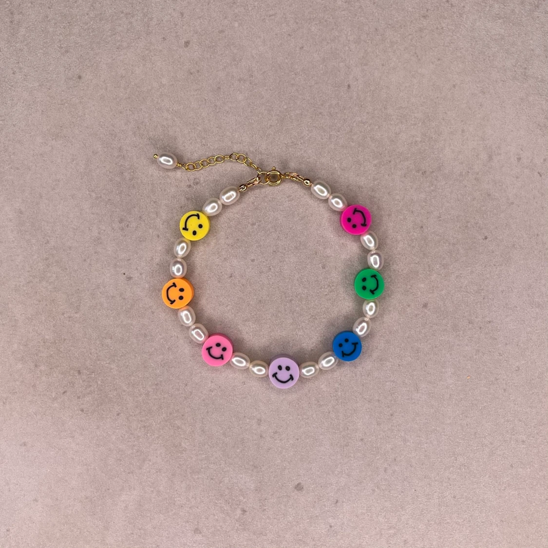 Färgglatt smiley armband