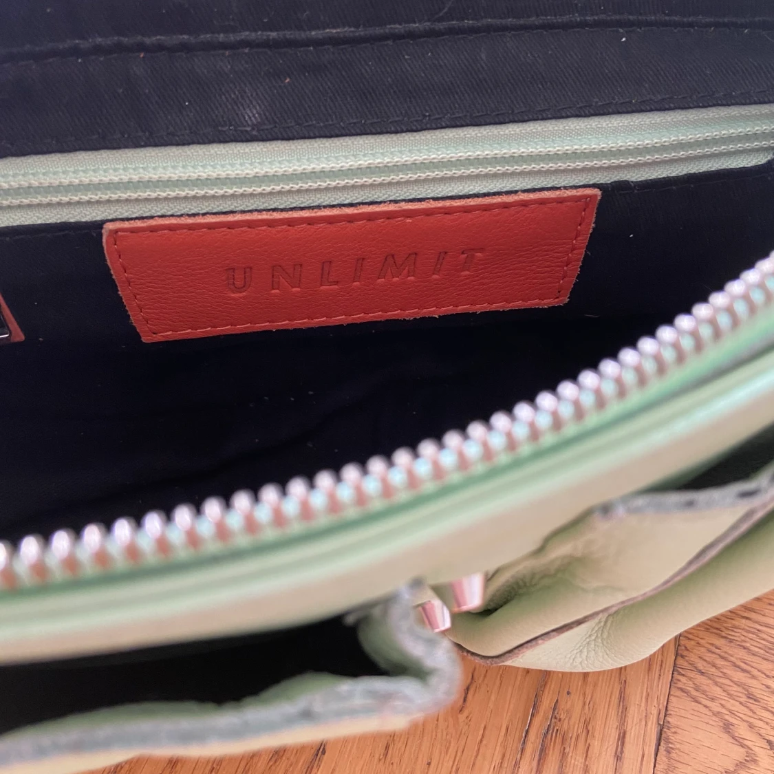 Unlimit bag i mintgrön färg - 91