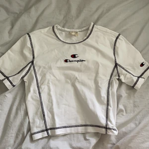 Champion tröja - Tight tröja från champion, otroligt snygg men säljer pga använder ej så mycket. 120 inkl frakt