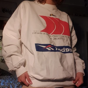 Reebook sweatshirt - En oversize retro sweatshirt tjockt o skönt material!:)