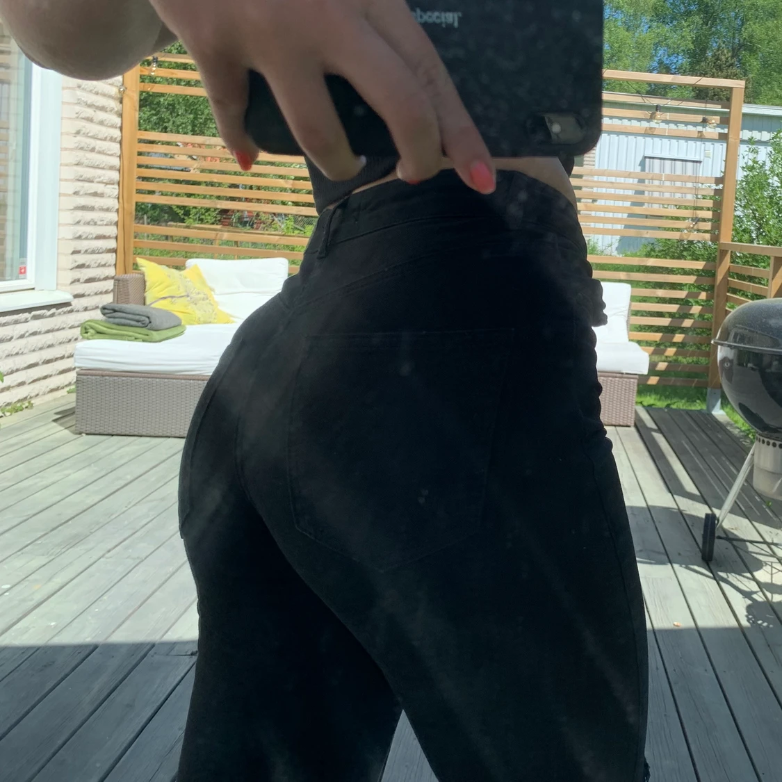 Högmidjade svarta bootcut jeans  - 90