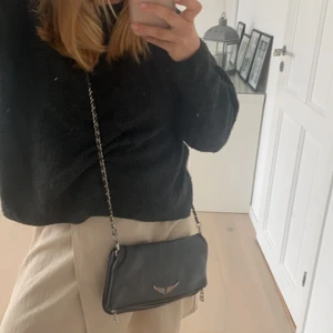 Zadig & Voltaire - Säljer denna jättefina Zadig & voltaire clutchen! Den är i bra skick. Väldigt många som skrivit så vi kör på budgivning istället!!