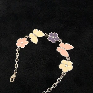 Armband - Jätte fint armband tyvärr inte kommit till användning. Köpt i Spanien för ca 150