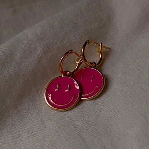 Handgjorda örhängen  - 💖GRATIS FRAKT💖 @bladhsmycken på Instagram 