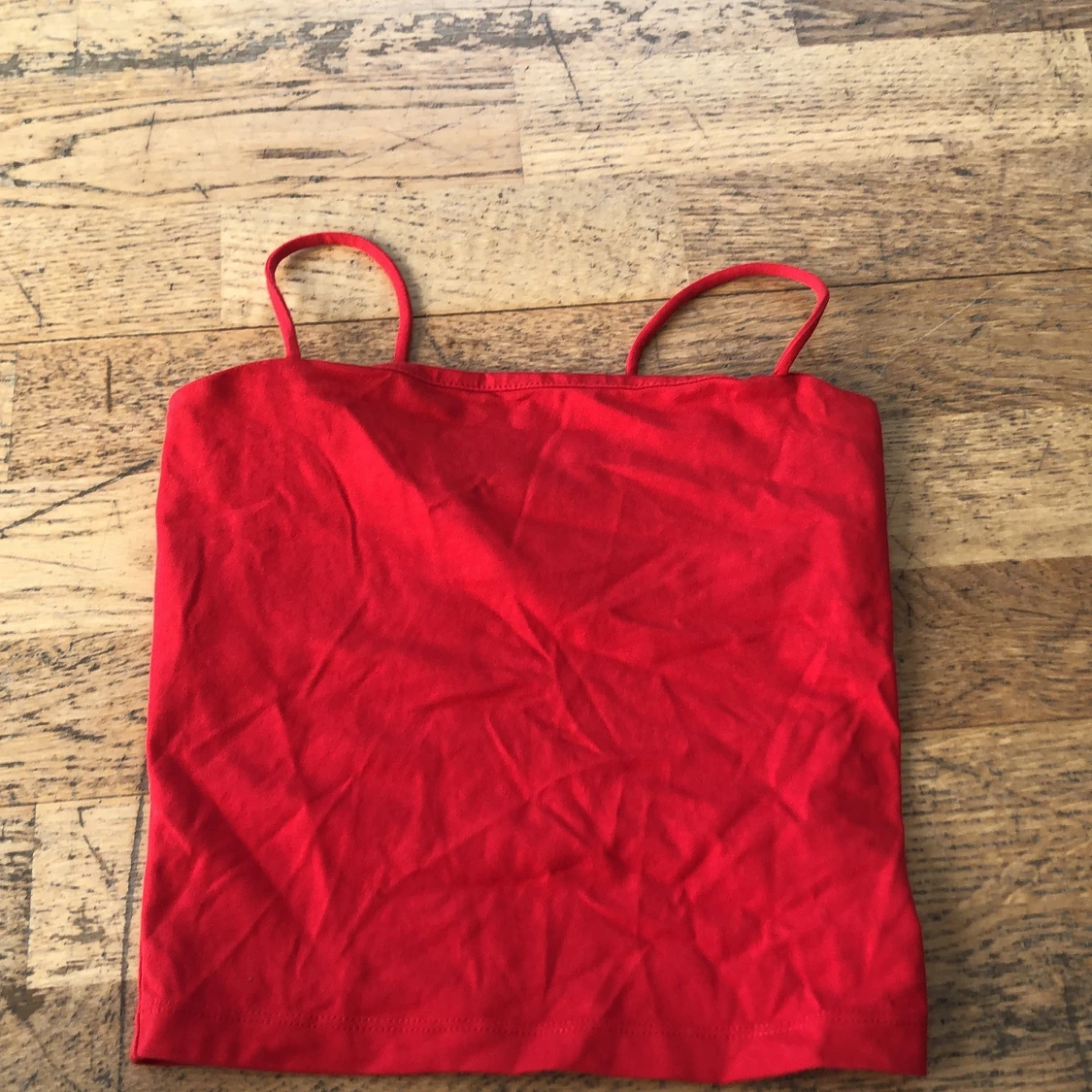 Gina Linne i röd färg i strl Xs