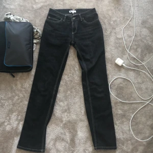 Byxor - Storlek 36. Använda fåtal ggr. Säljs för de är inte använda tillräckligt. 