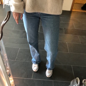 Jeans - Som nya jeans i midrise🍓💗