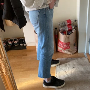 Jeans strl. 38! - Säljer dessa jeans från Zara i storlek 38 då de tyvärr är förstora på mig... Men svinsnygga! Ordinariepris: 399:- men säljer dem för 130kr!