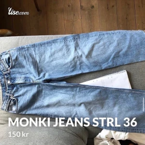 Mom jeans - Från Monki, säker pga att de inte passar