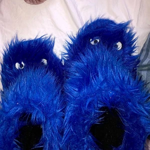 Fluff tofflor  - Säljer nu mina älskade tofflor i strl 35-38 cirka!!!❤️