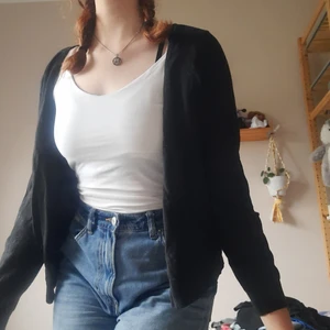 Svart cardigan - Väldigt söt och trendig cardigan.